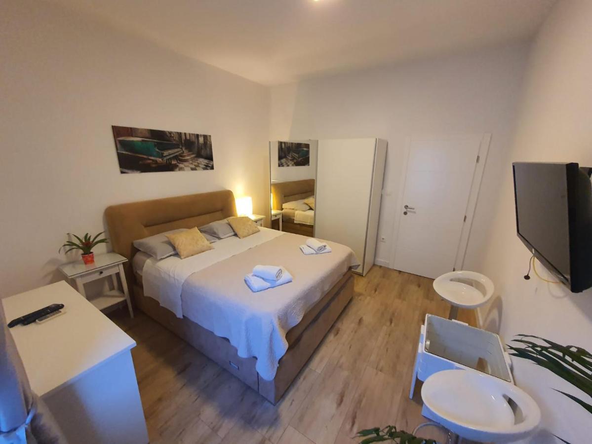 Apartments Anica & Gabriela Makarska Exterior foto